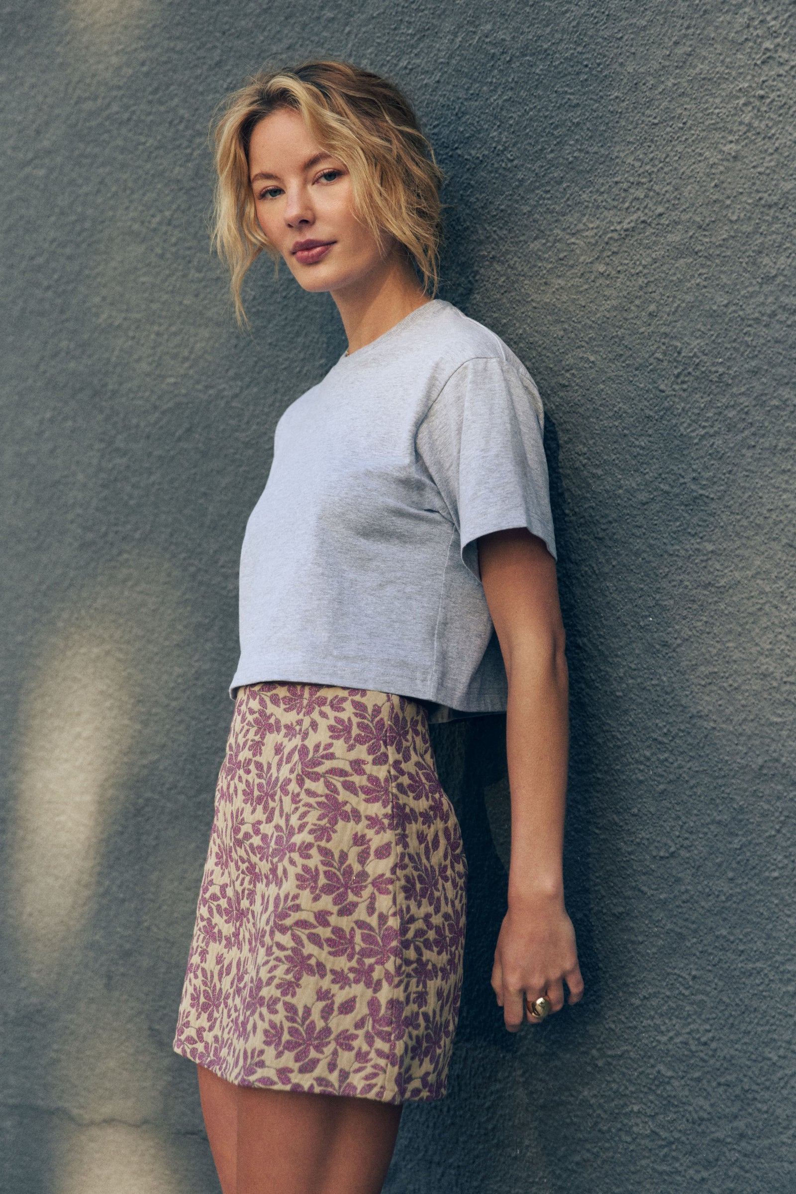 T-SHIRT CROP TOP LAY SZARY MELANŻ