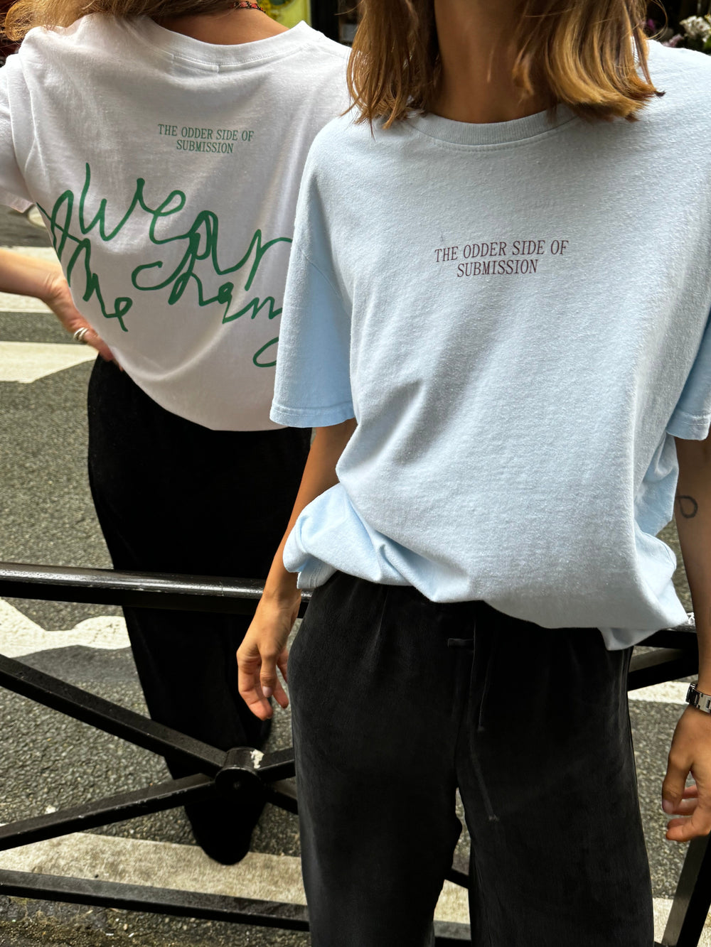 T-SHIRT BAWEŁNIANY WEAR THE CHANGE BIAŁY