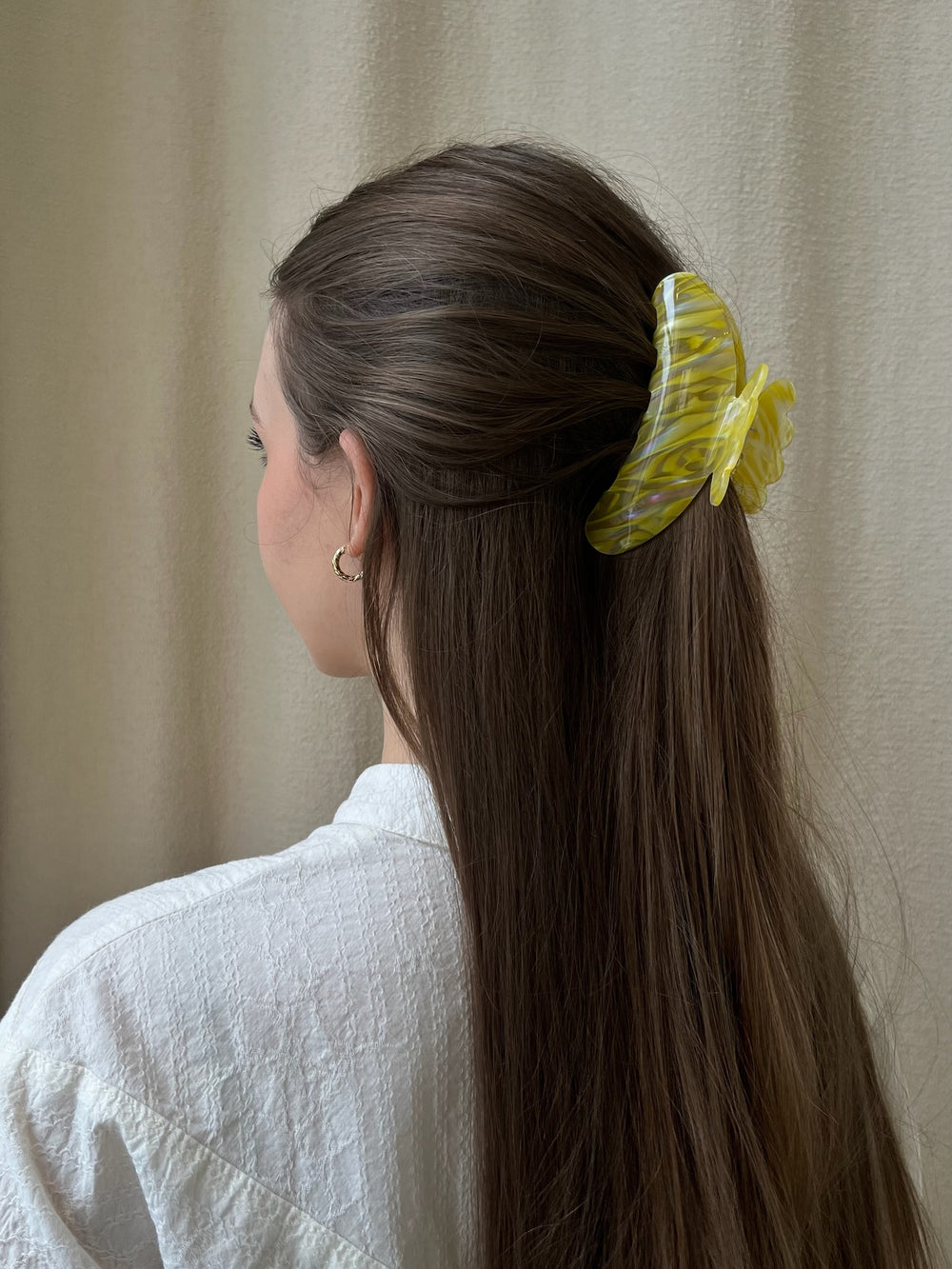 LARGE YELLOW HAIR CLIP HELLE FRESH SUI AVA