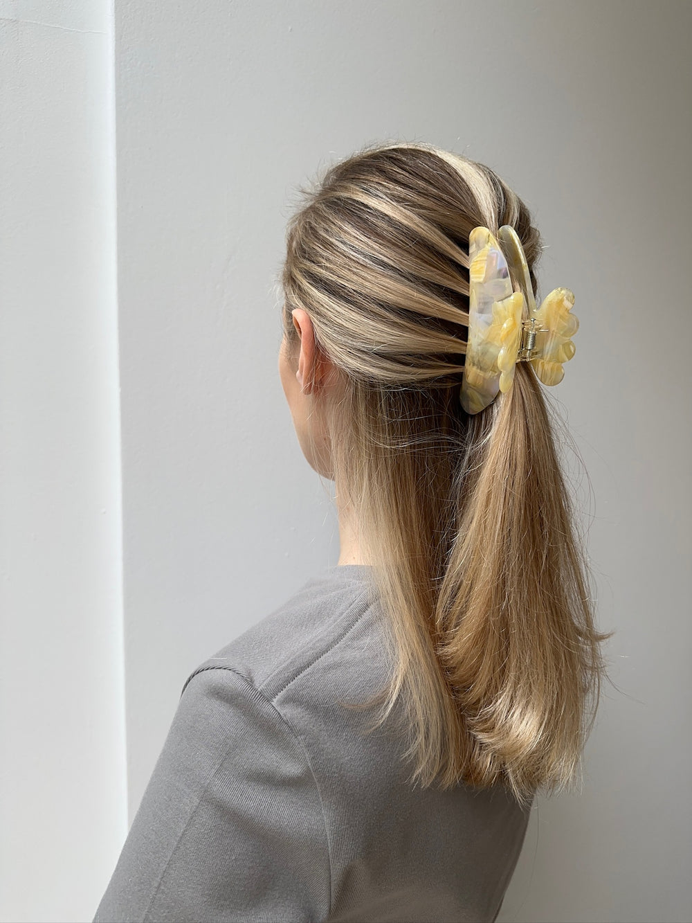 Sui ava hair buckle