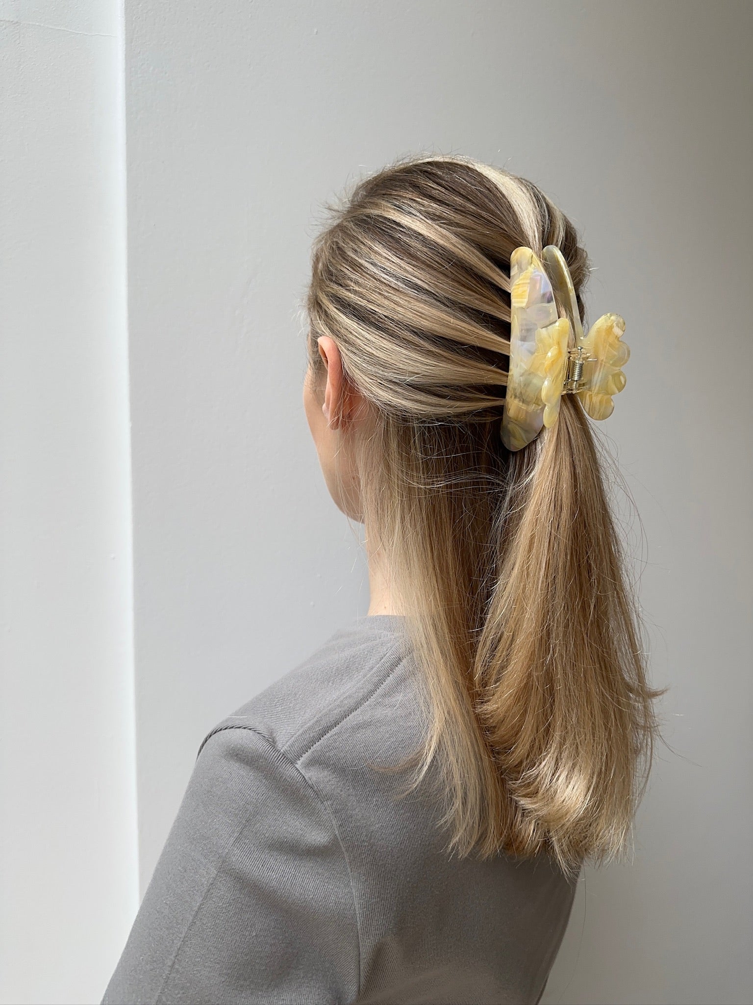 Sui ava hair buckle
